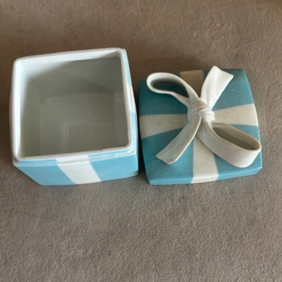 Tiffany Ceramic Blue Box - Picture 4 of 6